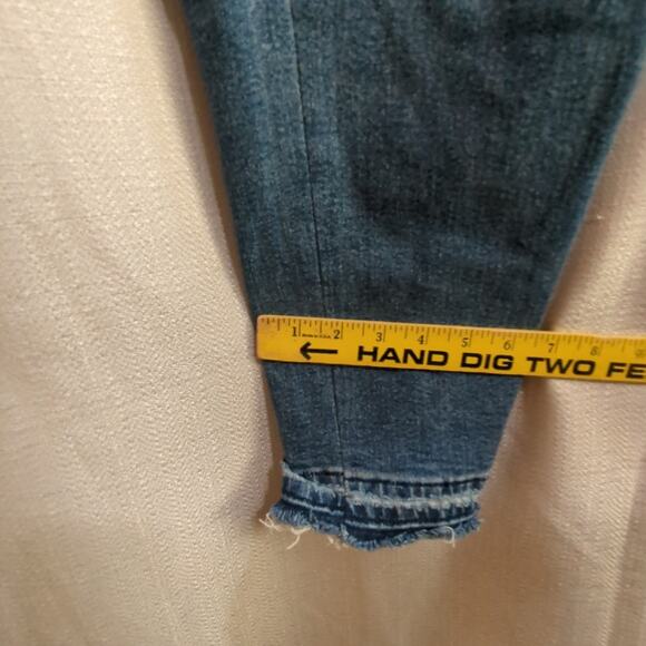 Levis Jeans Womens 29‎ Blue Ribcage Ankle Tapered Raw Hem Button Fly - Picture 6 of 9